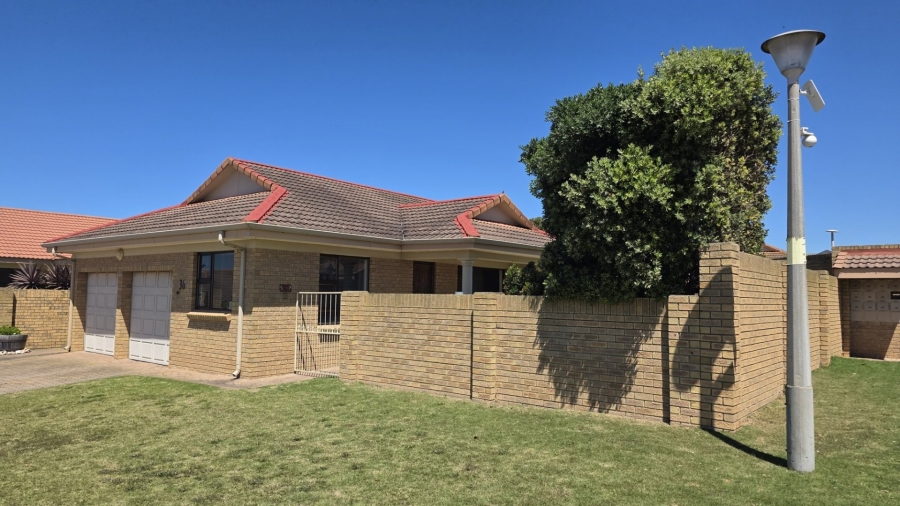 3 Bedroom Property for Sale in Heiderand Western Cape